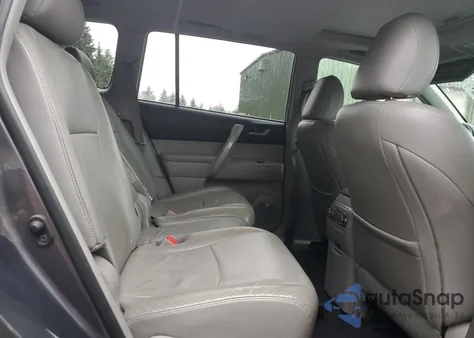 2011 Toyota Highlander Base z USA, uszkodzony, nr VIN 5TDBK3EHXBS072696